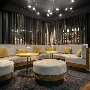 La Maison Hotel